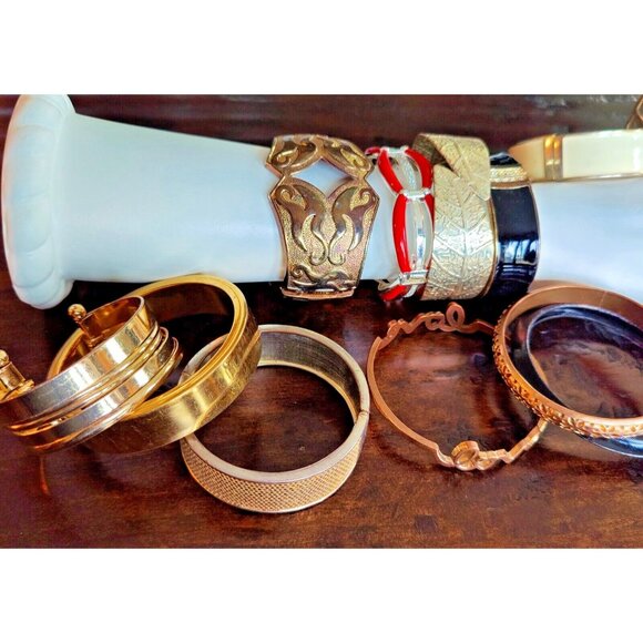 18 Woman's Fashion Bracelets Lot Bundle Cuffs Bangles  Metal Gold Silver - Picture 6 of 8